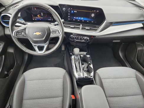 Certified 2025 Chevrolet Trax LT w/ LT Convenience Package FWD image 10