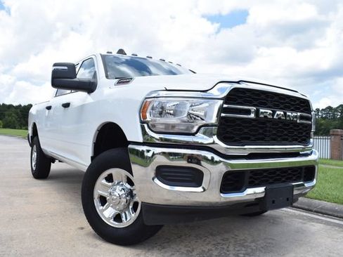 Used 2024 RAM 2500 Tradesman w/ Chrome Appearance Group AWD/4WD image 5