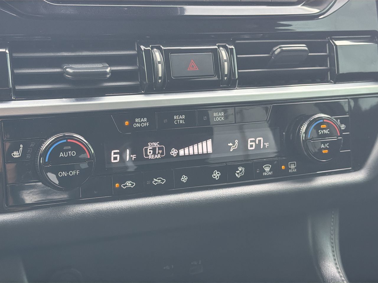 Used 2024 Nissan Pathfinder SV FWD image 23