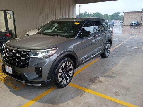 Used 2025 Ford Explorer Platinum w/ LUX Leather Package image 1