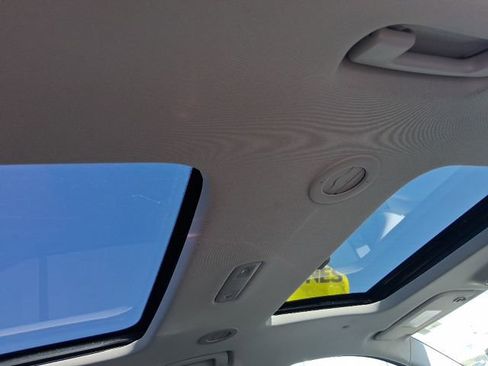 Used 2021 Chevrolet Traverse RS image 12