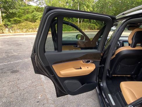 Used 2018 Volvo XC90 T6 Momentum w/ Convenience Package AWD/4WD image 45