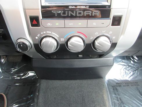 Used 2017 Toyota Tundra SR5 AWD/4WD image 38