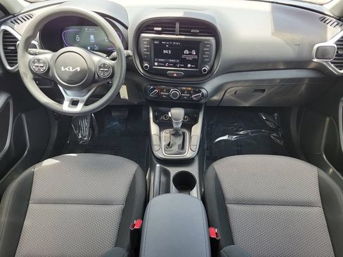 Used 2025 Kia Soul LX w/ LX Technology Package FWD image 12