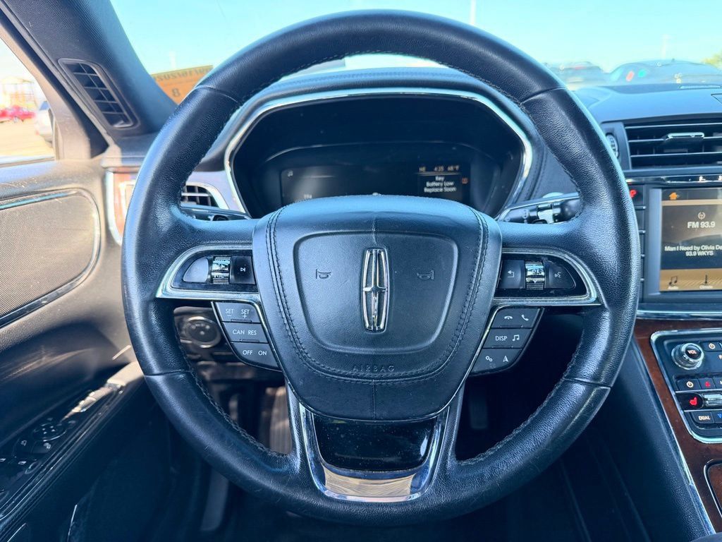 Used 2018 Lincoln Continental Premiere AWD/4WD image 21