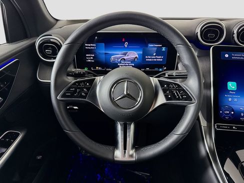 Used 2025 Mercedes-Benz GLC 300 image 11