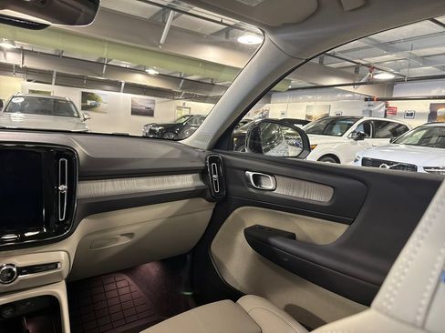 Certified 2024 Volvo XC40 B5 Plus w/ Protection Package Premier AWD/4WD image 24