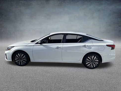 Used 2025 Nissan Altima 2.5 SV image 11