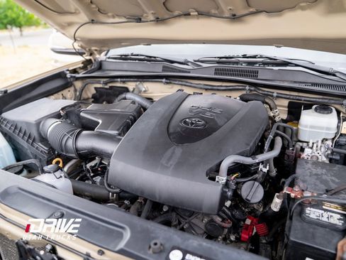 Used 2016 Toyota Tacoma TRD Off-Road image 40