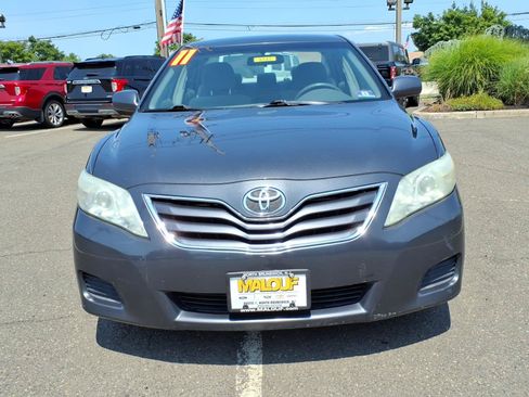 Used 2011 Toyota Camry LE w/ LE Extra-Value Pkg FWD image 2