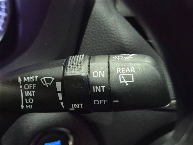 Used 2021 Toyota RAV4 XLE w/ Convenience Package FWD image 18
