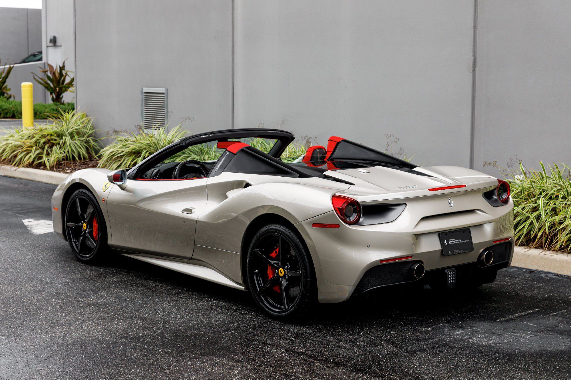 Used 2018 Ferrari 488 Spider RWD image 3