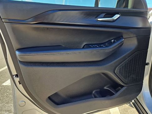 Used 2025 Jeep Grand Cherokee L Altitude image 12