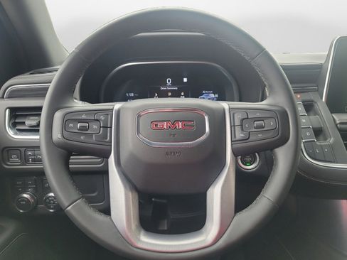 Used 2023 GMC Yukon SLT AWD/4WD image 13