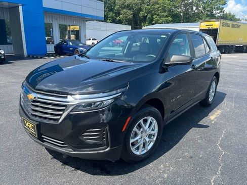 Used 2024 Chevrolet Equinox LS w/ LS Convenience Package AWD/4WD image 2