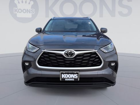 Used 2024 Toyota Highlander LE image 11