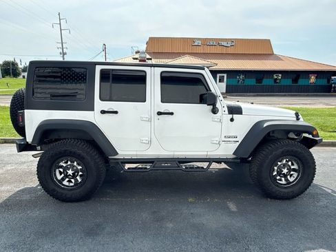 Used 2018 Jeep Wrangler Unlimited Sport AWD/4WD image 6