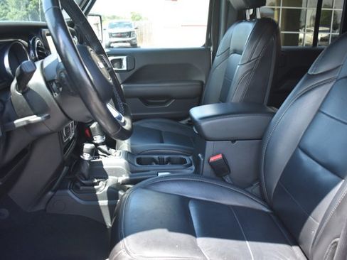 Used 2021 Jeep Wrangler Unlimited Sahara AWD/4WD image 13