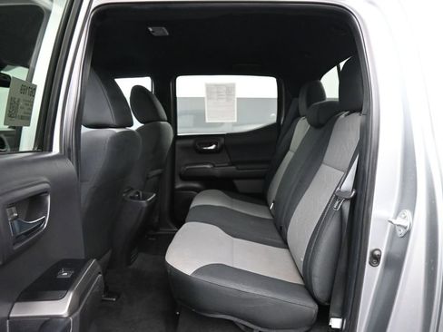 Used 2023 Toyota Tacoma TRD Off-Road w/ Technology Package AWD/4WD image 17