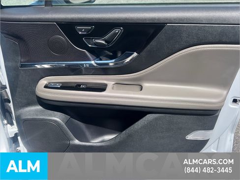 Used 2025 Lincoln Corsair AWD w/ Equipment Group 101A image 16