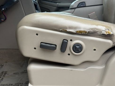 Used 2005 Chevrolet Silverado 2500 LT w/ Heavy-Duty Power Package image 12