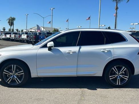 Used 2021 Volvo XC60 T5 Momentum w/ Advanced Package image 7