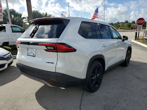 Used 2024 Toyota Grand Highlander XLE image 5