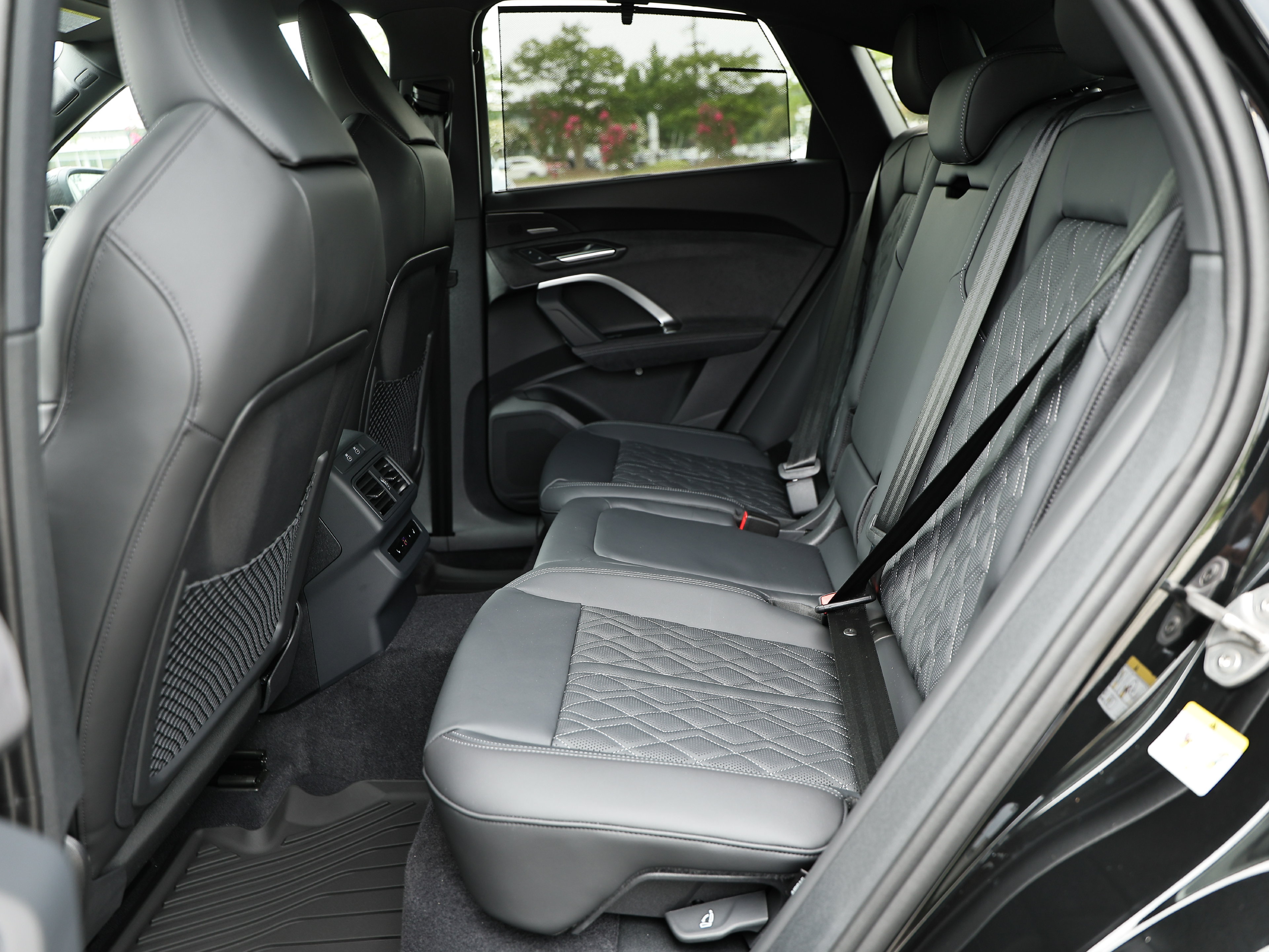 New 2026 Audi SQ5 Prestige AWD/4WD image 27