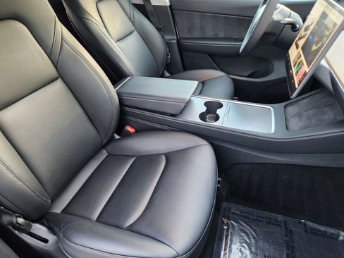 Used 2021 Tesla Model Y Performance image 13