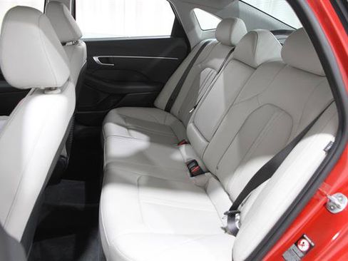 Used 2020 Hyundai Sonata SEL w/ Premium + Sunroof Package FWD image 18