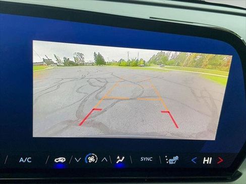 Used 2025 Chevrolet Traverse LT image 31