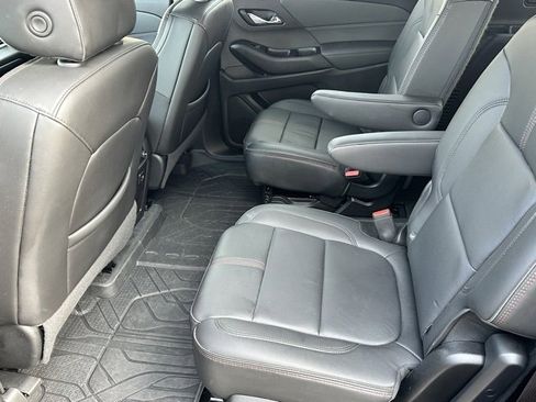 Used 2023 Chevrolet Traverse RS image 7