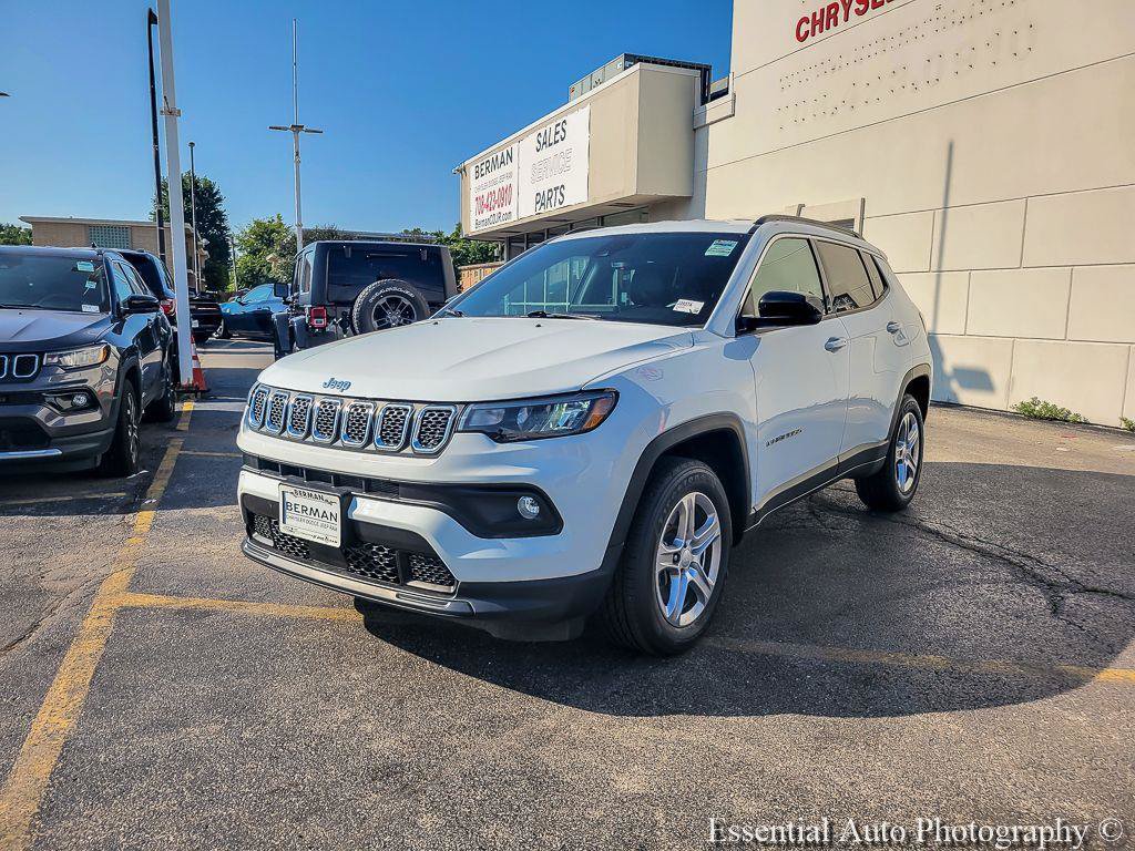 Used 2023 Jeep Compass Latitude AWD/4WD image 9