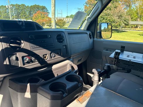 Used 2013 Ford E-250 and Econoline 250 E-250 w/ PWR Group image 15