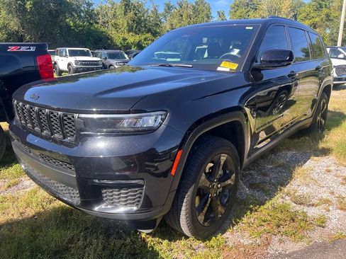 Used 2024 Jeep Grand Cherokee L Limited w/ Black Appearance Package RWD image 2