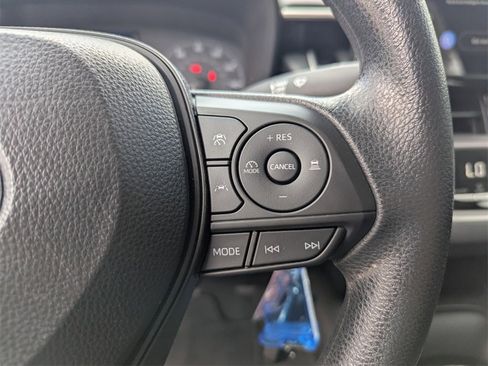 Used 2025 Toyota Corolla LE image 30