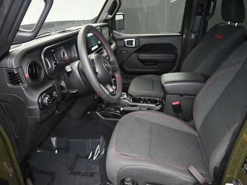 Used 2024 Jeep Gladiator Rubicon w/ Convenience Group AWD/4WD image 10