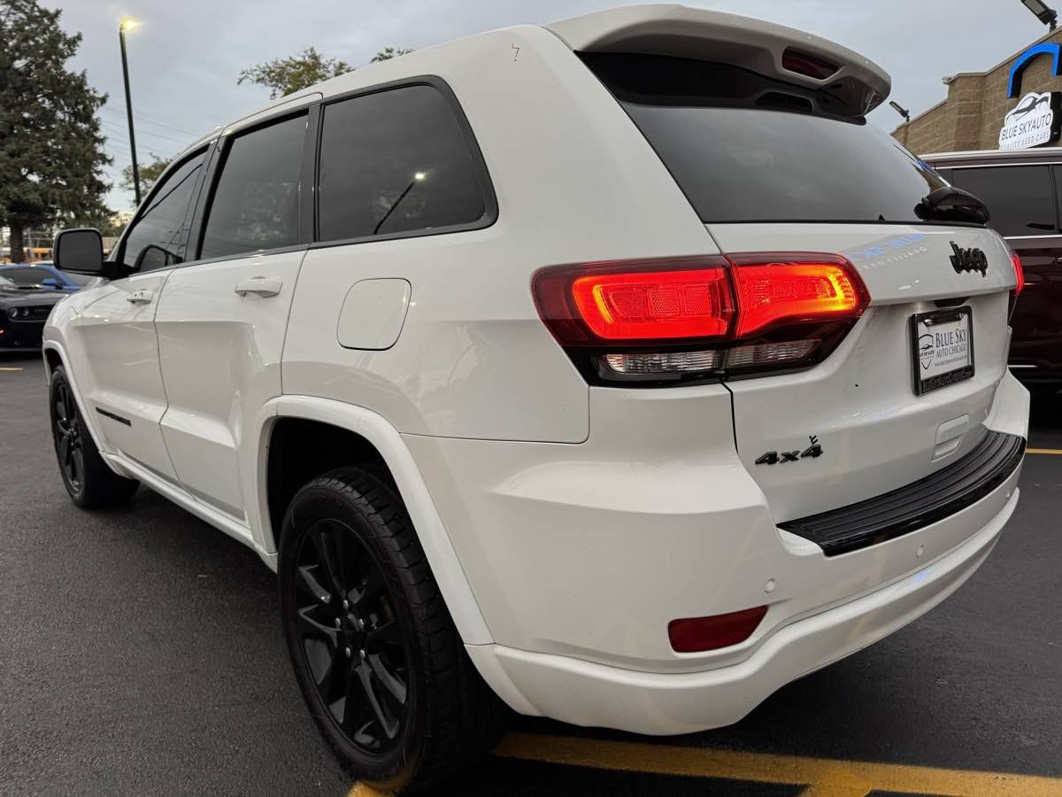 Used 2017 Jeep Grand Cherokee Altitude AWD/4WD image 7