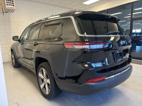 Used 2021 Jeep Grand Cherokee L Limited w/ Luxury Tech Group II image 17