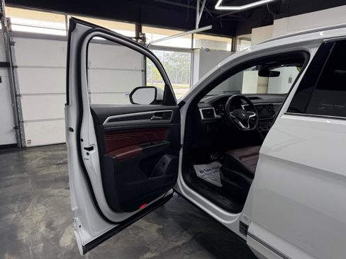 Used 2022 Volkswagen Atlas Cross Sport SEL Premium R-Line AWD/4WD image 12