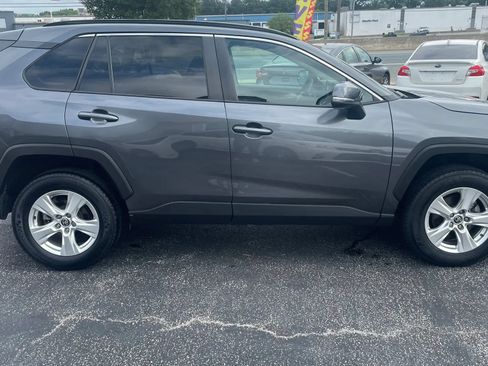 Used 2021 Toyota RAV4 XLE AWD/4WD image 4