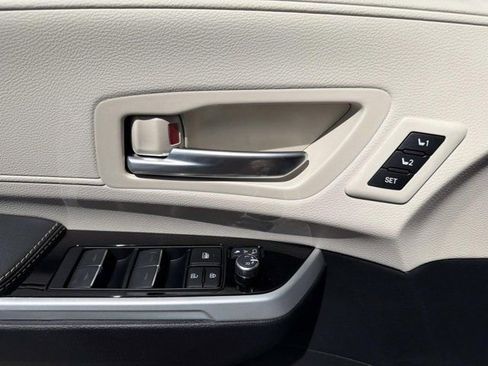 New 2026 Toyota Sienna Limited FWD image 8