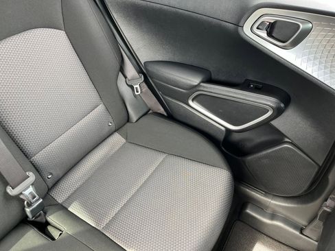 Used 2025 Kia Soul LX w/ LX Technology Package image 35