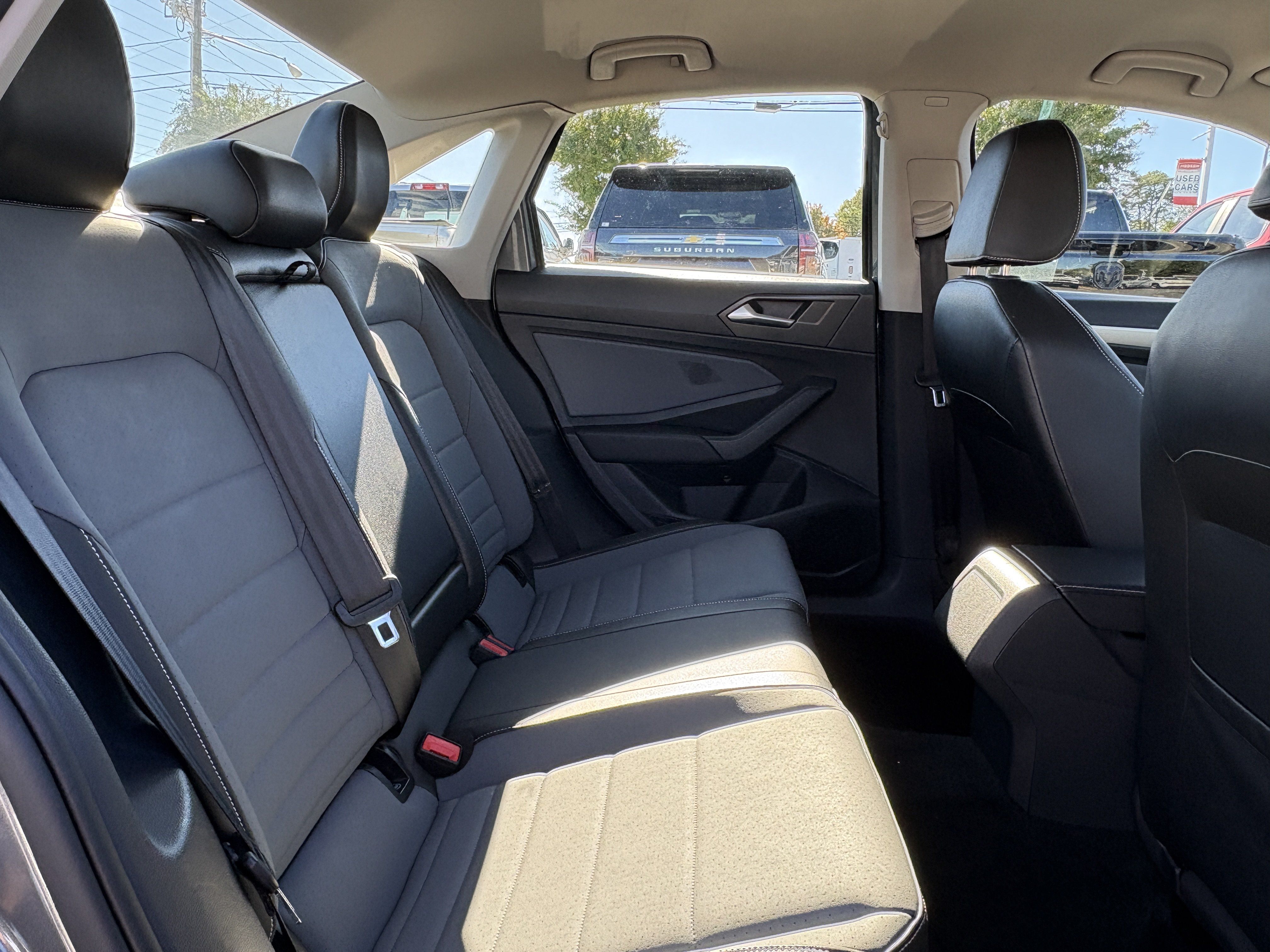 Used 2025 Volkswagen Jetta SE FWD image 12