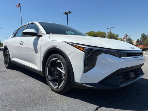 Used 2025 Kia K4 EX image 3