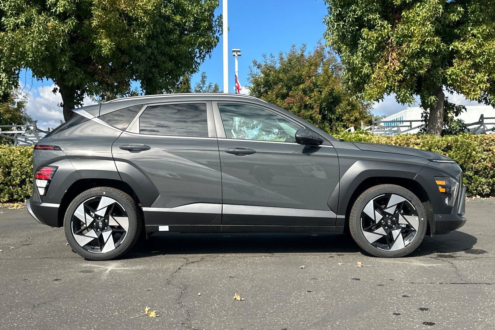New 2027 Hyundai Kona Limited FWD image 2