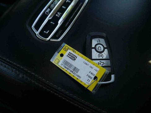 Used 2021 Ford F450 Limited image 41