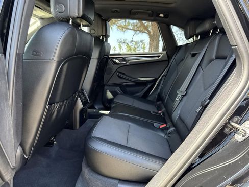 Used 2022 Porsche Macan image 27