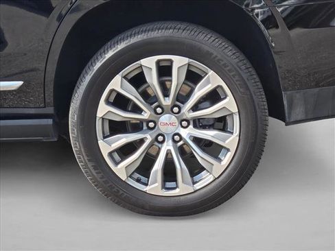 Used 2021 GMC Yukon Denali w/ Denali Premium Package image 25