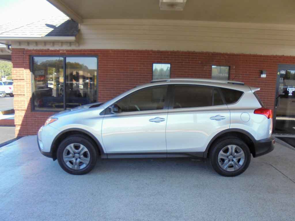 Used 2014 Toyota RAV4 LE FWD image 1